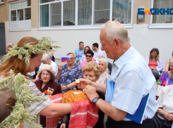 «Нас объединил патриотизм и гордость за Россию»: в Волжском Дмитрий Махонин и ветераны устроили праздник для юных патриотов