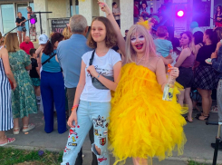 Маленькое кафе с большим сердцем организовало невероятный праздник для детей и взрослых