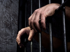 В Волжском безработные отобрали у мужчины 25 тысяч рублей