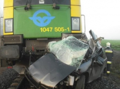 В Иловле УАЗ врезался в поезд: водитель скрылся