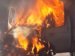 «Газель» вспыхнула среди белого дня в Волжском