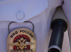 ДТП в Волжском: легковой автомобиль столкнулся с турникетом