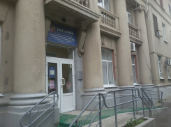 Волжане подворачивали ноги на разбитых ступеньках «МФЦ»