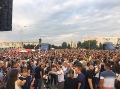 На главной площади города начался гала-концерт