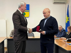 В Волжском вручили медали руководителям городских предприятий