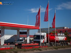 В Волжском упали цены на бензин после шокирующего подорожания