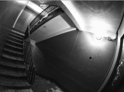 В Волжском 38-летнему рабочему проломили голову на пороге собственного дома