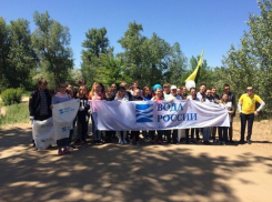 Волжане активно очищают территорию у водоемов