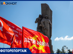 85 лет спустя: Волжский встал на колени перед памятью павших и плечом к плечу с героями СВО