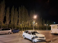В Волжском произошло массовое ДТП, есть пострадавшие