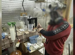 В Волгограде накрыли подпольную нарколабораторию: видео