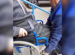 Волжский — город мечта, но не для инвалидов: непреодолимые препятствия в виде пандусов и подъездов