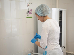 По 80 тысяч рублей получат врачи области за лечение пациентов с COVID-19