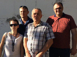 У жителей Колхозной Ахтубы отбирают их собственную землю и выгоняют с детьми на улицу