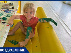 Будущую олимпийскую чемпионку и художника поздравляет с праздником семья!