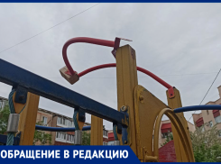 «Кто контролирует безопасность?»: волжане требуют проверки детской площадки на Карбышева, 138