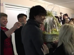 Волжские блондинки сразили «нанайцев» царским осетром 