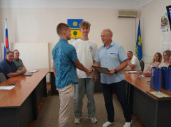 Юные волжане получили благодарность от главы города за помощь бойцам СВО