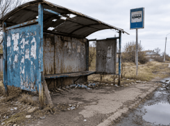 В Волжском жители попросили благоустроить остановку «Новостройка»