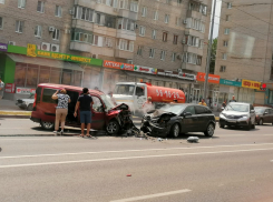 Стало плохо за рулем: подробности тройного ДТП в Волгограде