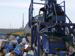 ﻿4500 бутылок водки уничтожили полицейские на полигоне в Волжском 
