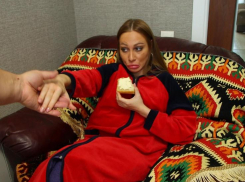 Чипсы и красавчик тренер: стройней с удовольствием 