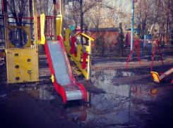 С горки в лужу: новый аттракцион для детей в парке Волжского