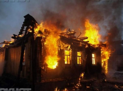 Под утро в Средней Ахтубе вспыхнула деревянная баня
