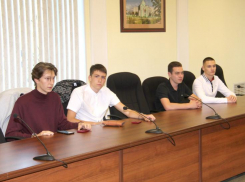 Молодые парламентарии установили свой регламент в Волжской городской Думе
