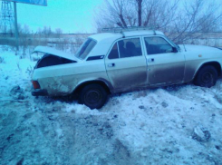 Неравнодушные волжане помогли девушке на «Волге» выбраться из снежного сугроба