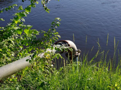 Среднеахтубинец пытался украсть трубы с помощью экскаватора