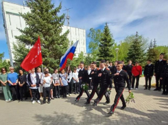 Ветераны и школьники Волжского почтили память легендарного маршала Победы