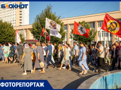 «Она стеснялась и не заходила в ЗАГС»: трогательные истории любви прозвучали на Параде семей в Волжском