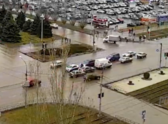 Появилось видео массового ДТП в Волжском