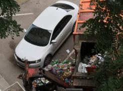 Волжанка «взяла в заложники» своих соседей