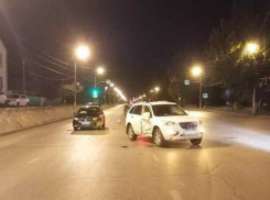 Мужчина пострадал в ночной аварии в Волжском: подробности