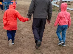 Волжане считают, что ребенок гуляющей матери может быть в опасности