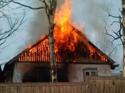 Пенсионер сгорел заживо в своем доме под Волжским