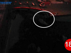 Тело разбившегося о крышу «Зари» парня забрали спустя несколько часов в Волжском