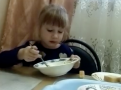 Трехлетнюю малышку отправили в детсадовский изолятор из-за отказа от Манту в Волжском