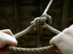 Волгоградец повесился после года попыток примириться с женой