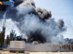 Роспотребнадзор зафиксировал превышение вредных веществ в воздухе во время пожара на нефтебазе в Светлоярском районе