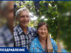 С любовью и благодарностью семья поздравляет Антонину Дмитриевну Донцову