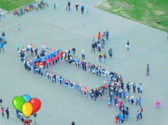 Волжане отметили «День космонавтики» флешмобом