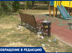 Единственную детскую площадку на микрорайон коммунальщики превратили в свалку мусора в Волжском