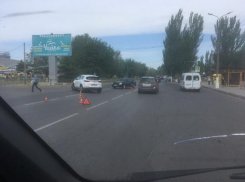 «Двенадцатая» и «KIA» заняли две полосы после ДТП в Волжском