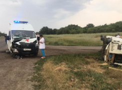 3 человека пострадали в аварии со скорой помощью в Волгоградской области