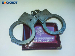 Мужчину с пакетом марихуаны задержали правоохранители в Волжском