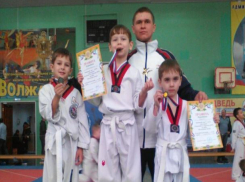 Маленькие спортсмены победили в соревнованиях по тхэквондо в Волжском