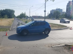 14-летнего подростка сбила иномарка на тротуаре в Волжском 